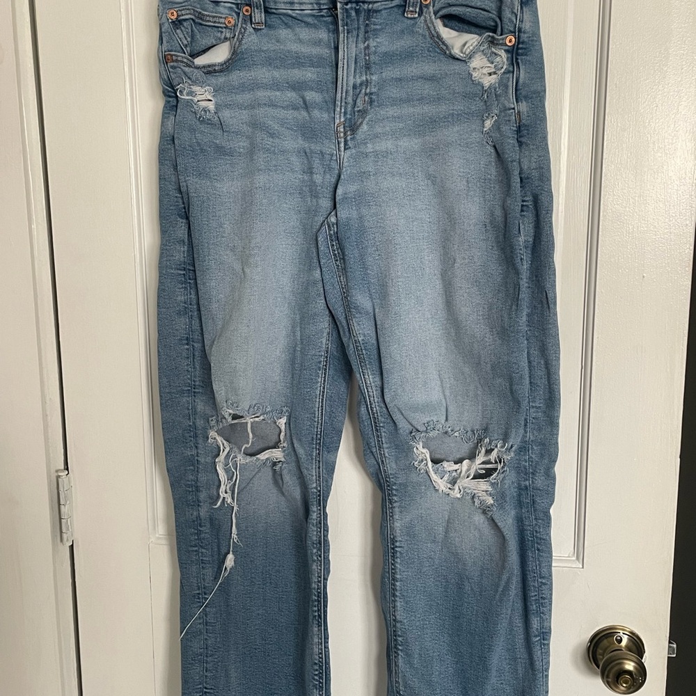 American Eagle Outfitters Light Wash Distressed Boyfriend Jeans